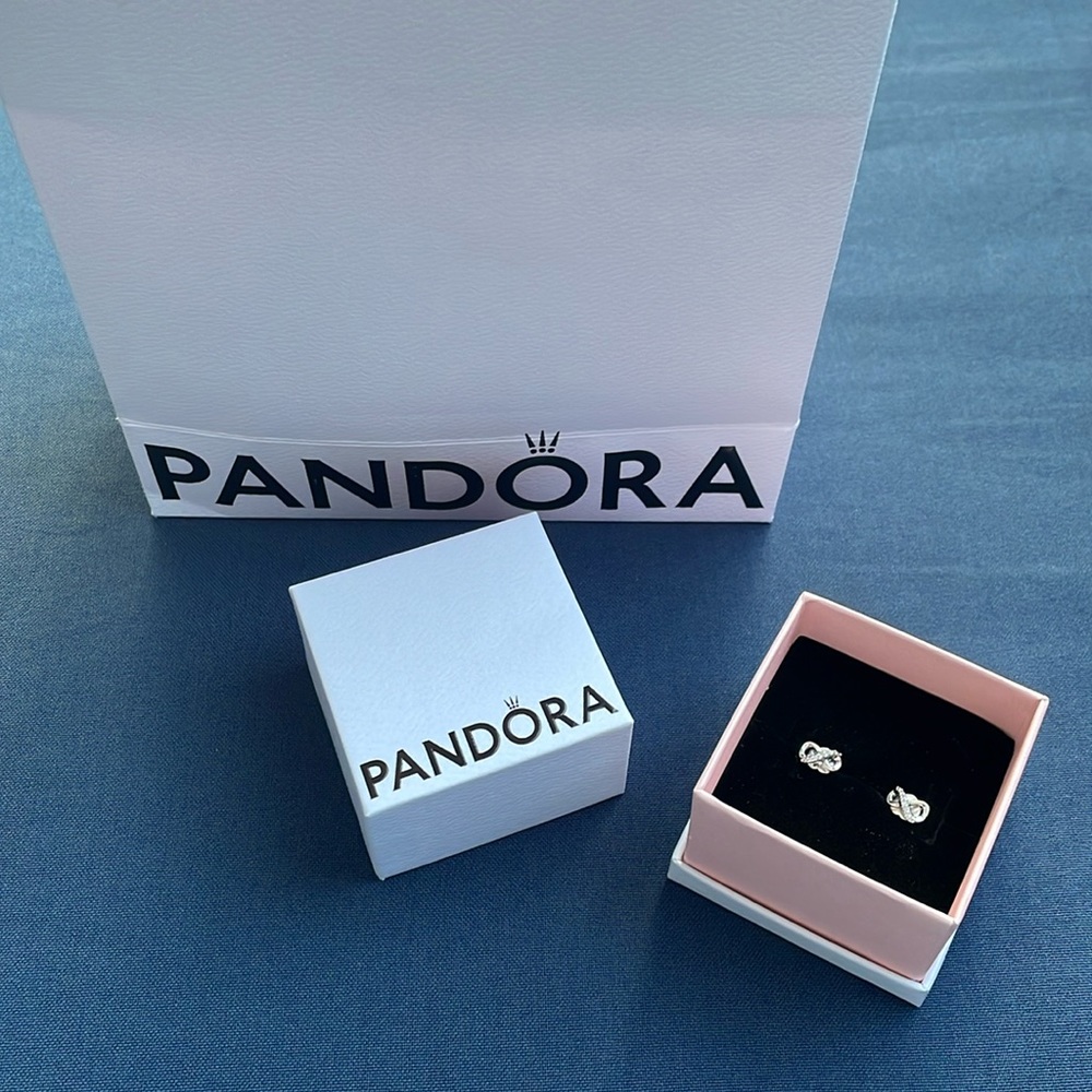 ✨NWOT✨ Pandora Earrings